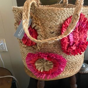 Jute tote by Chico’s beautiful no flaws bag has plenty of room.